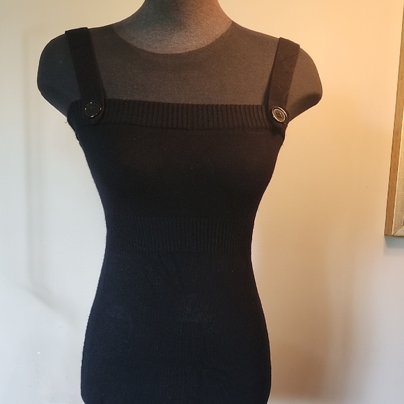 Black Ribbed Sleeveless Fitted Sweater Top - Picture 2 of 6